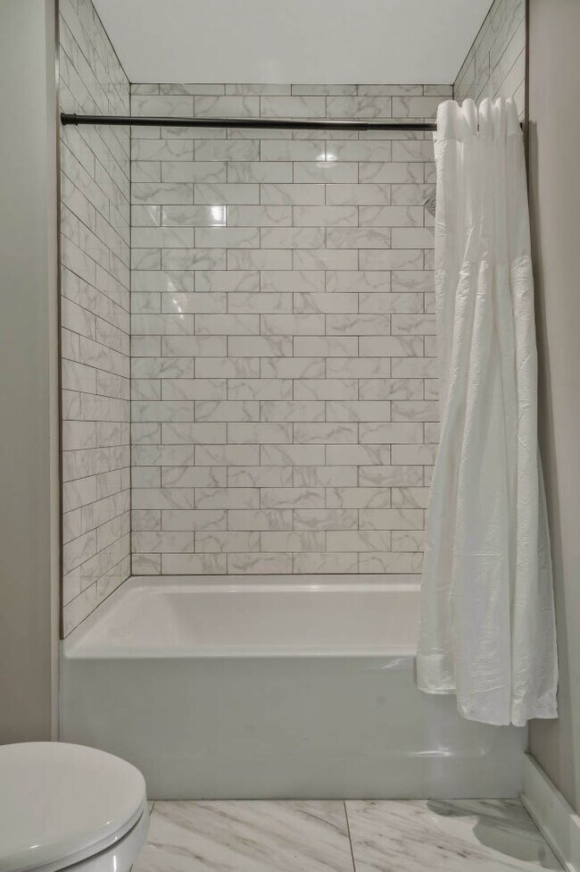 Building Photo - 1909 Hailey Ave