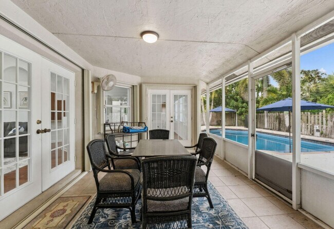 Building Photo - 13885 Sheffield St