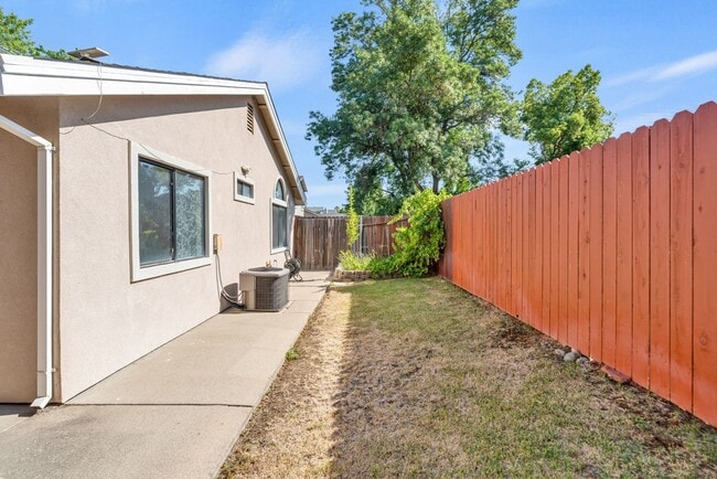 Building Photo - Charming 3BR House in Antelope