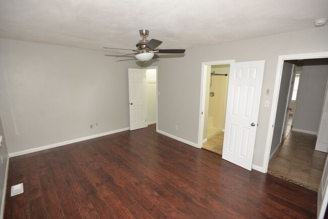 Building Photo - 3 Bedroom Townhome in Kempsville Lakes