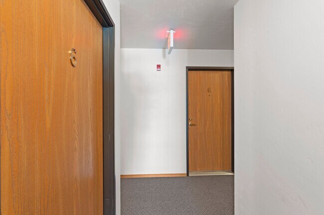 Building Photo - 308-308 Golf View Rd