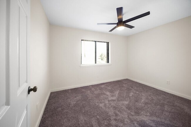 Building Photo - 5206 Vagas Dr