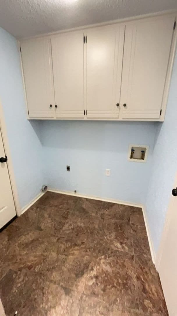 Building Photo - 3 bed 2 bath one story home