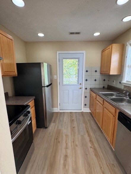 Building Photo - 6901 Ellesmere Dr NW