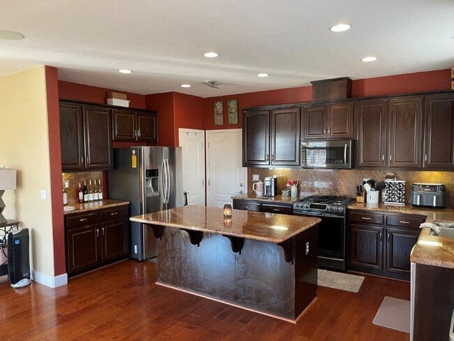 Building Photo - NEWER MODERN HOME BEHIND KAISER VACAVILLE *STAR RENTALS