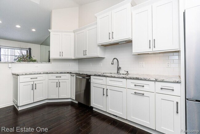 Building Photo - 7086 Danbrooke Ct