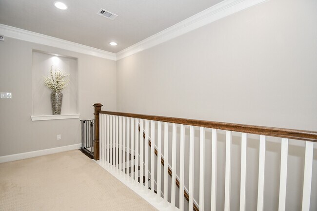 Building Photo - 5611 Petty St