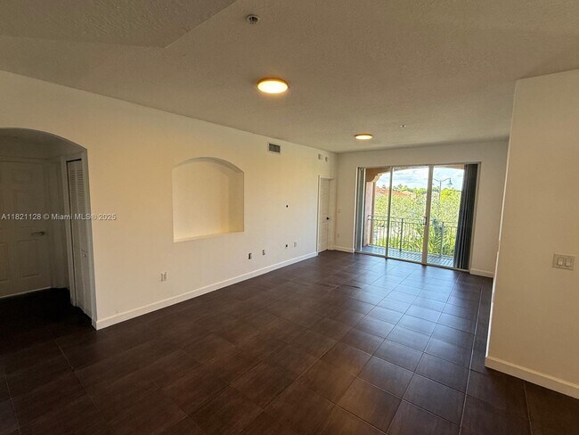 Building Photo - 6520 NW 114th Ave