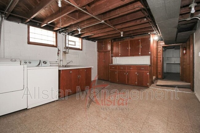 Building Photo - 3436 Dellwood Dr