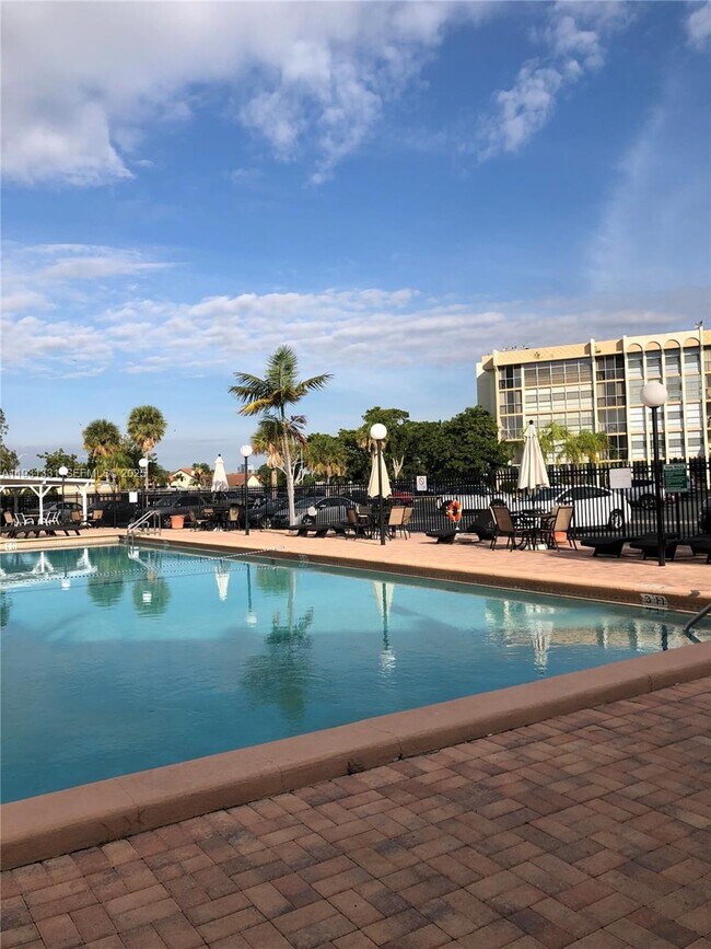 Building Photo - 601 Three Islands Boulevard