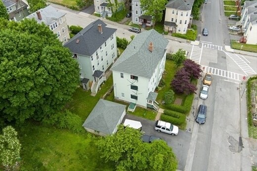Offstreet parking (off Hooper) - 49 Catharine St