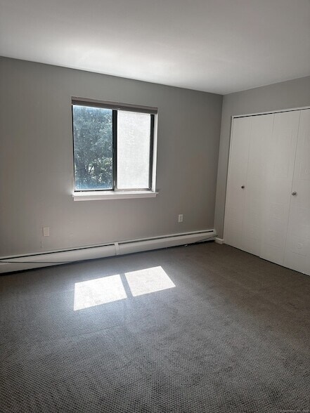 Building Photo - 100 Oxbow Dr