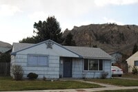 Building Photo - Two Bedrooms & One Bathroom Home