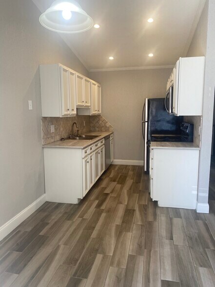 Building Photo - 832 Hardy Springs Cir