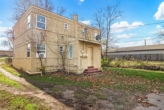 Building Photo - 307 W Morton St