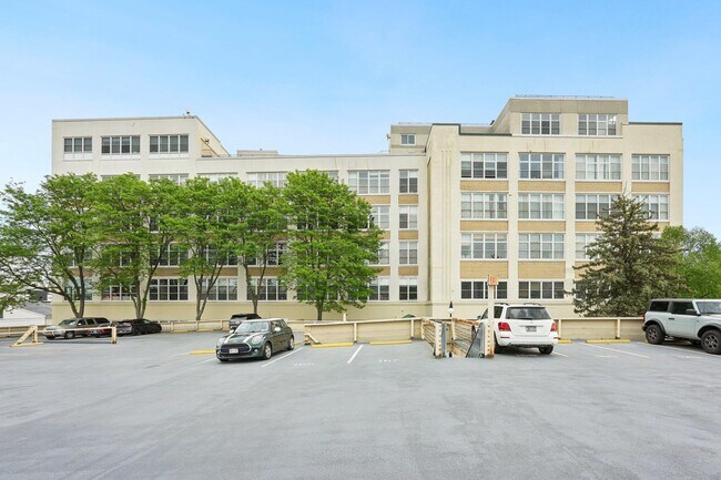Building Photo - 1 Landmark Sq