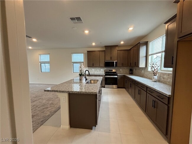 Building Photo - 1505 Little Penguin St