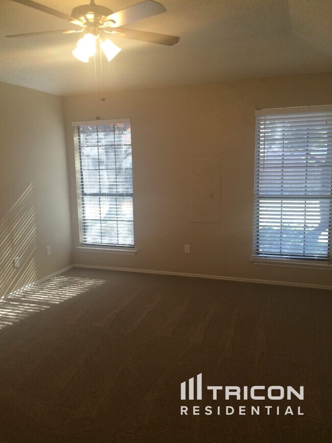 Building Photo - 708 Leedsfield Ct