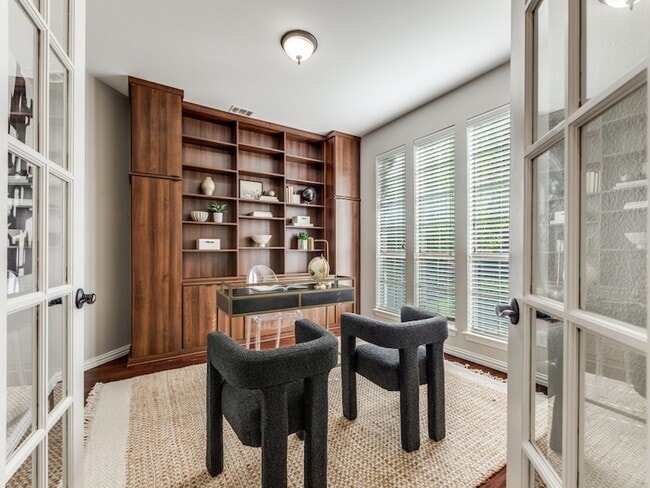 Building Photo - 3250 Woodbine Tr