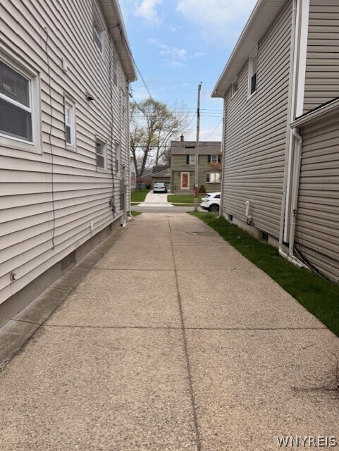 Building Photo - 203 Highland Ave