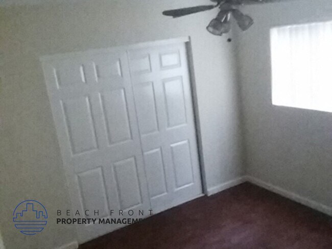 Building Photo - 924 Larch St.