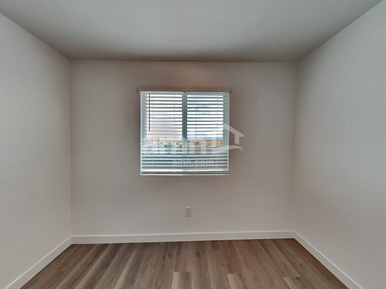 Building Photo - 6216 W Calle Lingo