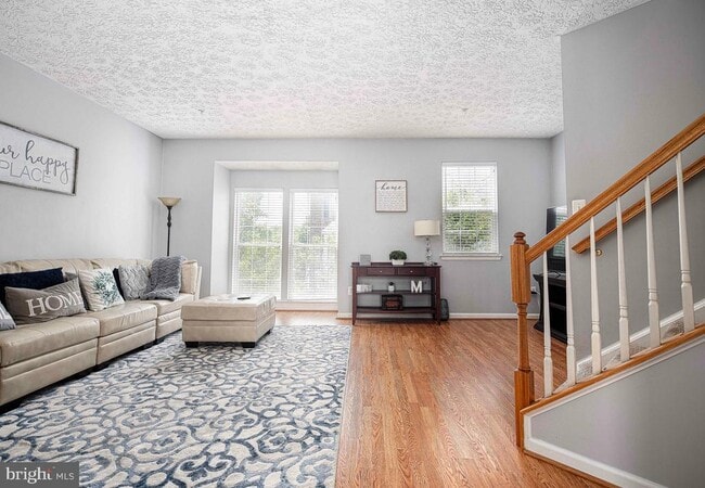 Building Photo - 9736 Morningview Cir