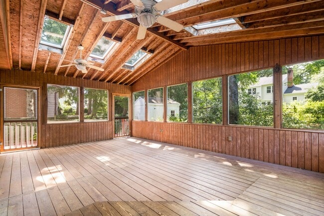 Building Photo - 5 Bed 3 Bath - Rockville Colonial - Update...