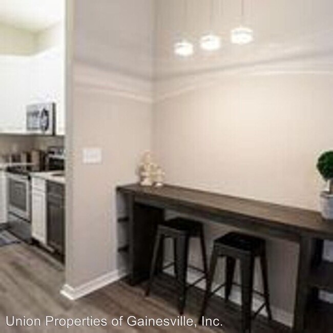 Building Photo - 2 br, 2 bath Apartment - 110 NW 9th Terrace