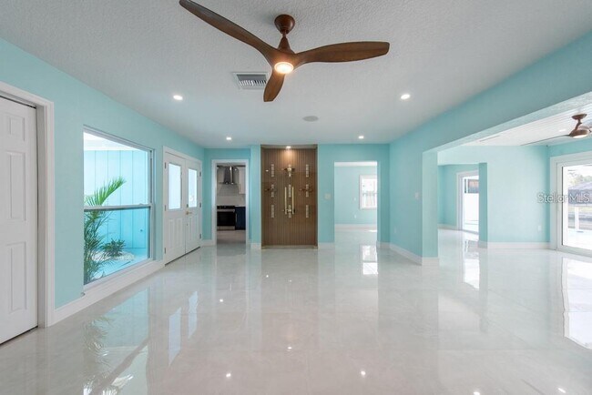 Building Photo - 4643 Bay Crest Dr