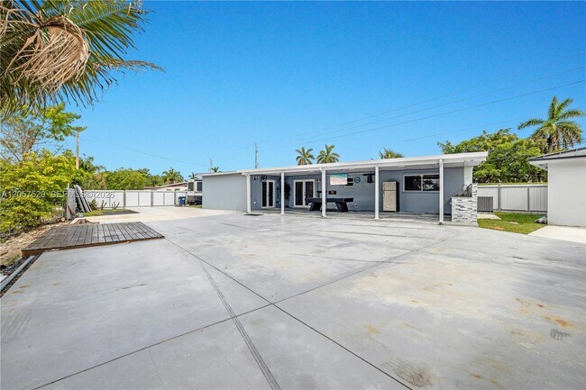 Building Photo - 10350 SW 48th St