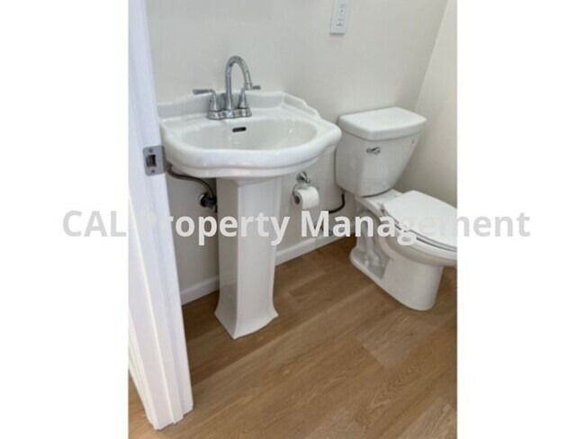 Building Photo - Burbank House for Rent in Great Location!