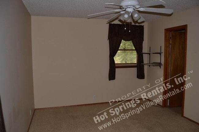 Building Photo - West Gate Area | Home | Unfurnished