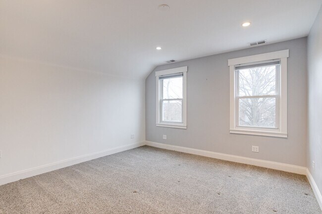 Building Photo - 3311 Beverly Rd