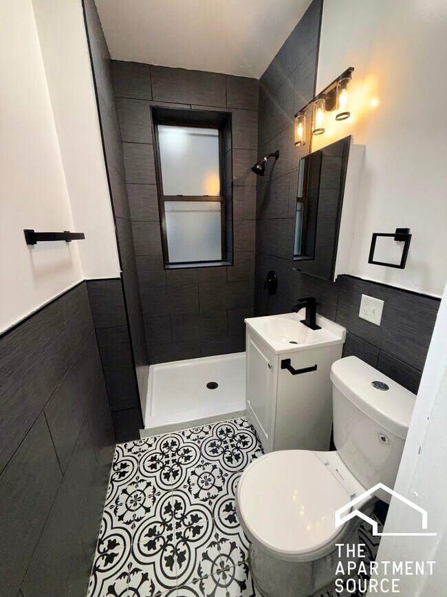 Building Photo - 1030 E Hyde Park Blvd