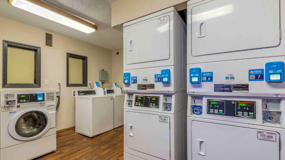 Building Photo - 5830 Westpark Dr