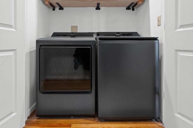 Building Photo - 400 S Lee St