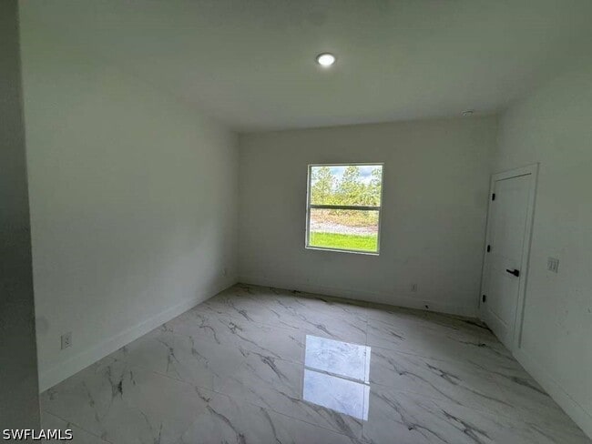 Building Photo - 723 Epps Brown St E