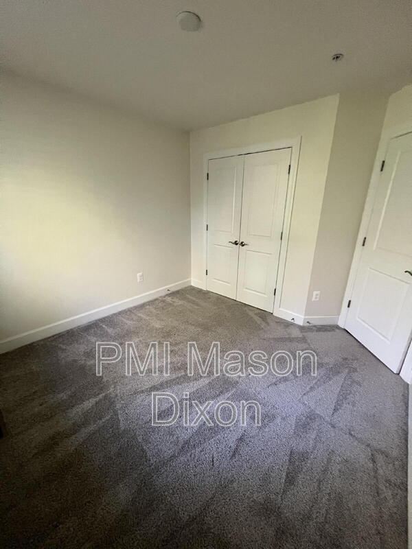 Building Photo - 9105 Fox Stream Way