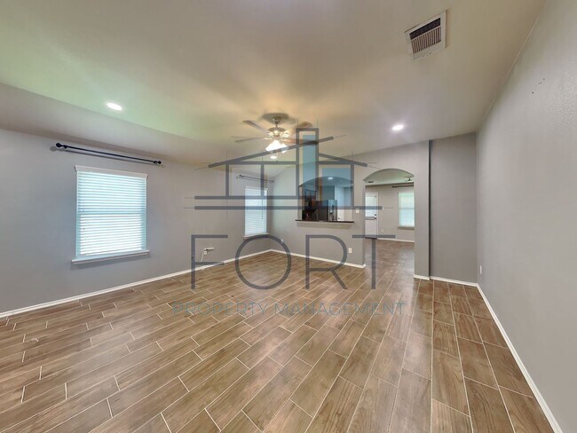 Building Photo - PERFECT HOME IN PRINCETON!