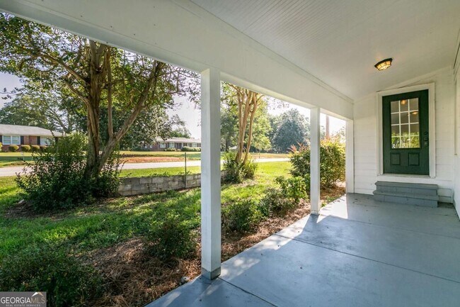 Building Photo - 5740 Bostwick Rd