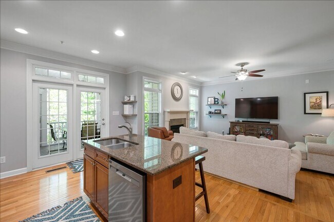 Building Photo - Townhouse in Lake Hogan Farms - 4 bedrooms - Amenities include community pool, tennis and playground