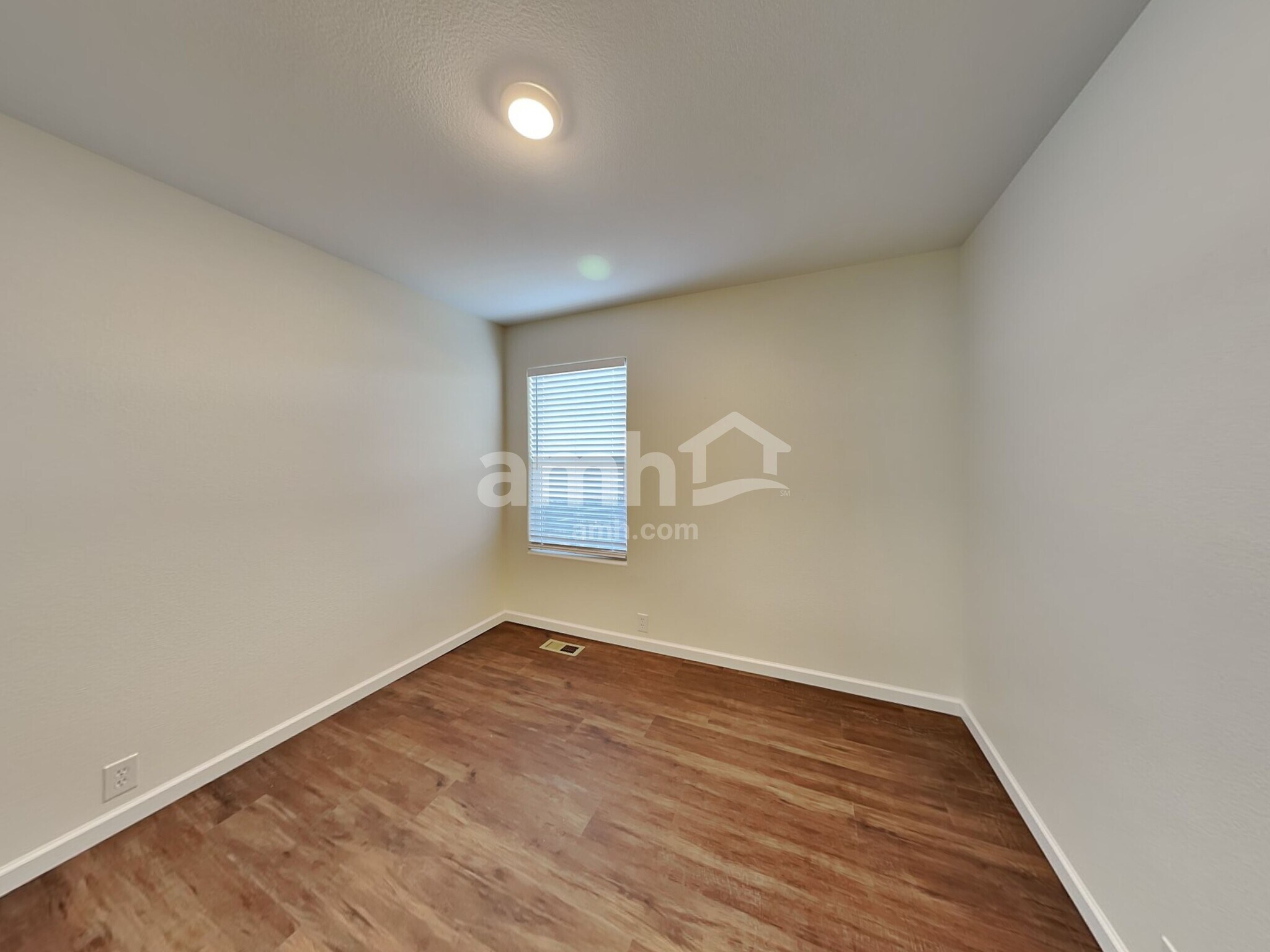 Building Photo - 8444 Sunbow Ct