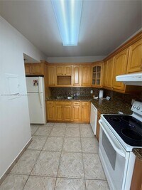 Building Photo - 2025 NE 164th St