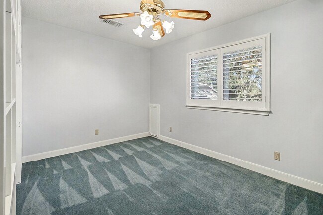 Building Photo - 1402 Copperfield Ct