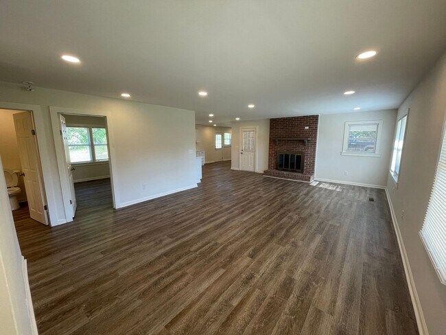 Building Photo - Completely remodeled 3/2 House- $2,150