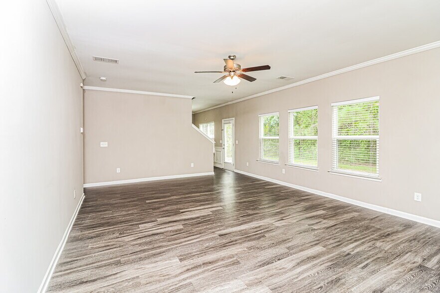 Building Photo - 542 Fieldcrest Dr
