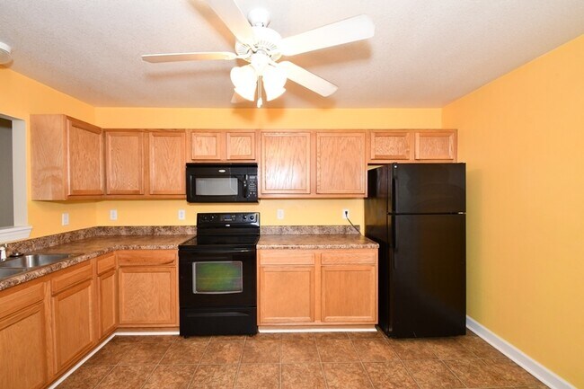 Building Photo - 104 Streamwood Dr