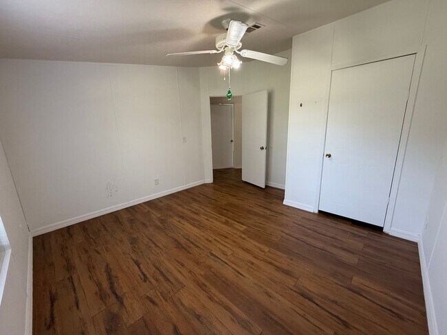 Building Photo - MOVE IN READY 4 Bed 2 Bath on 1 ACRE