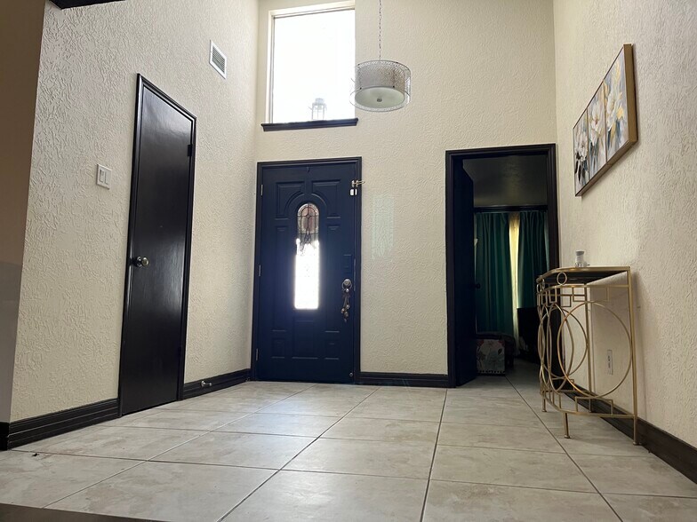 Building Photo - 3503 Canterbury Dr